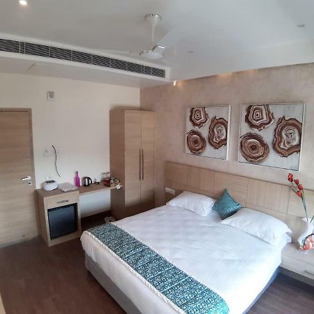 Acco Grand Hotel Lucknow Exteriör bild