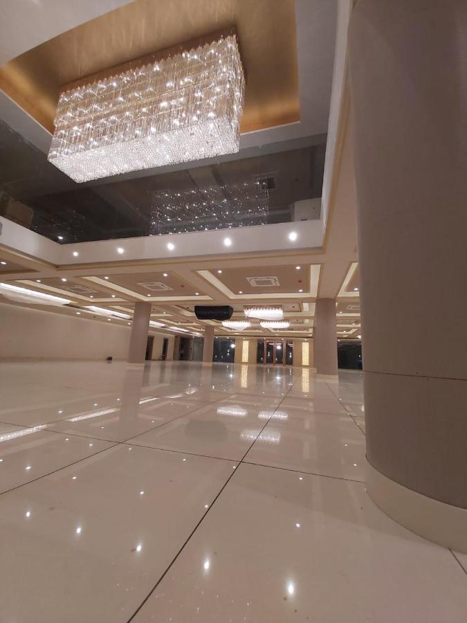 Acco Grand Hotel Lucknow Exteriör bild
