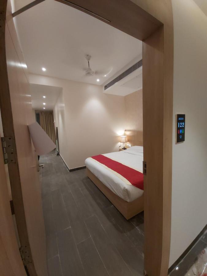 Acco Grand Hotel Lucknow Exteriör bild